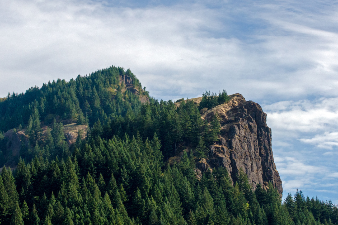 The high, sheer cliffs of Hamilton Mountain