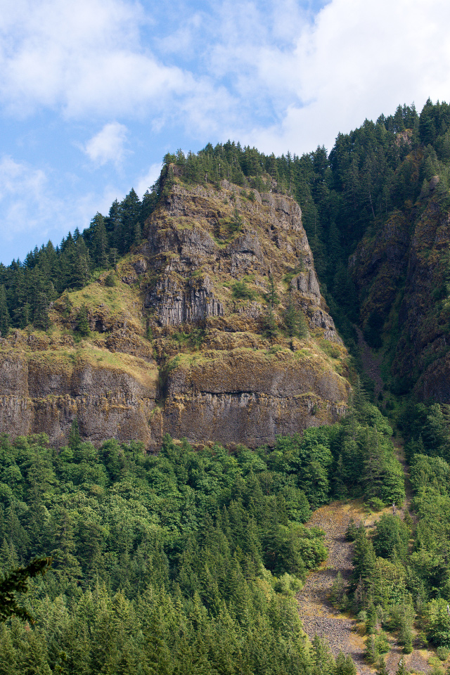 North-facing cliffs below the Benson Plateau