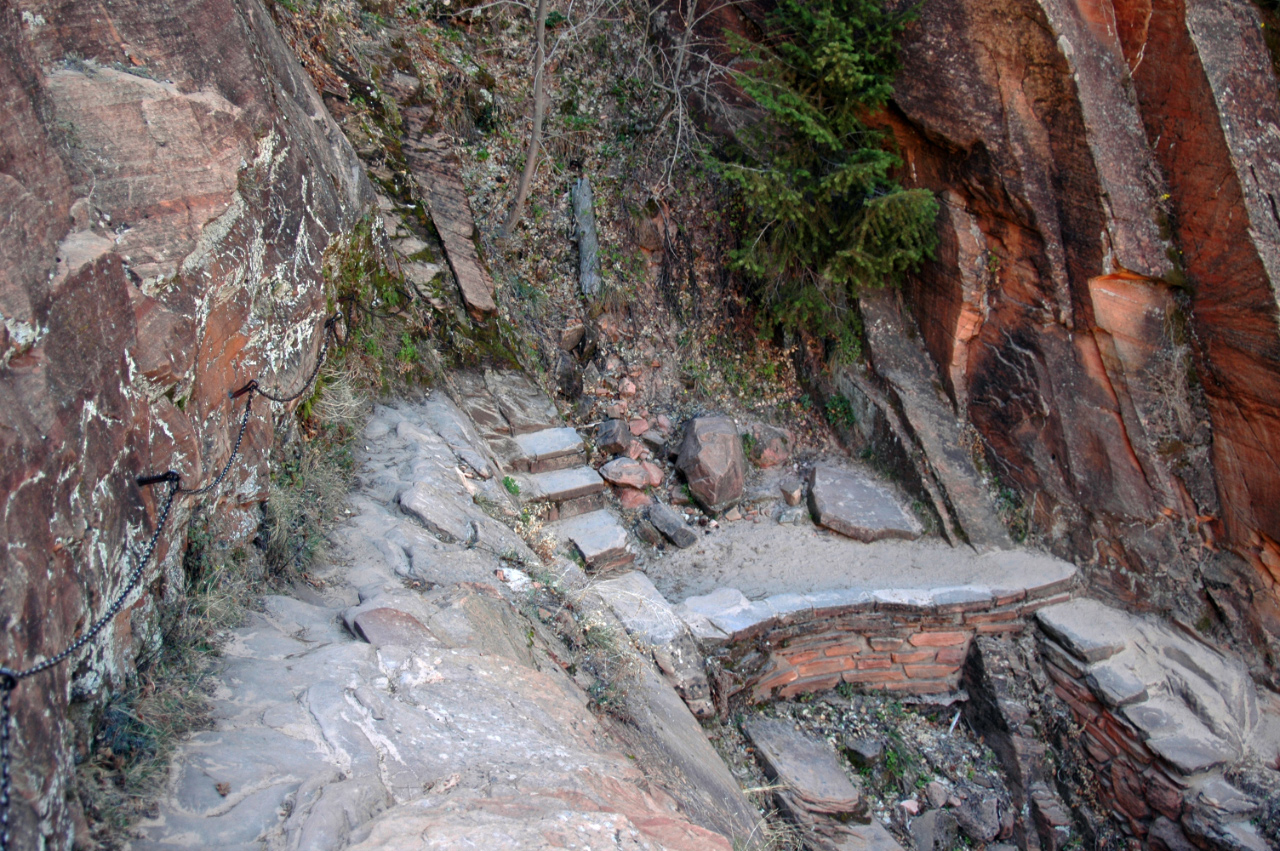 Path down to Hidden Canyon
